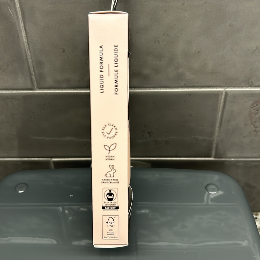 Liquid Poreless Putty Primer - Picture 5 of 6